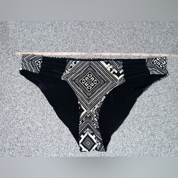 REVERSIBLE GEO Print Bikini Medium - Picture 8 of 10